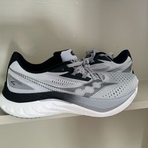 BRAND NEW pair of Saucony Endorphin Speed 4 in Mens size 11.5